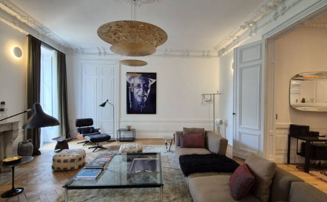 Apartment for Sale 44 Rue Vital Carles. Photo#2 Apartment for Sale 44 Rue Vital Carles. Photo#2
