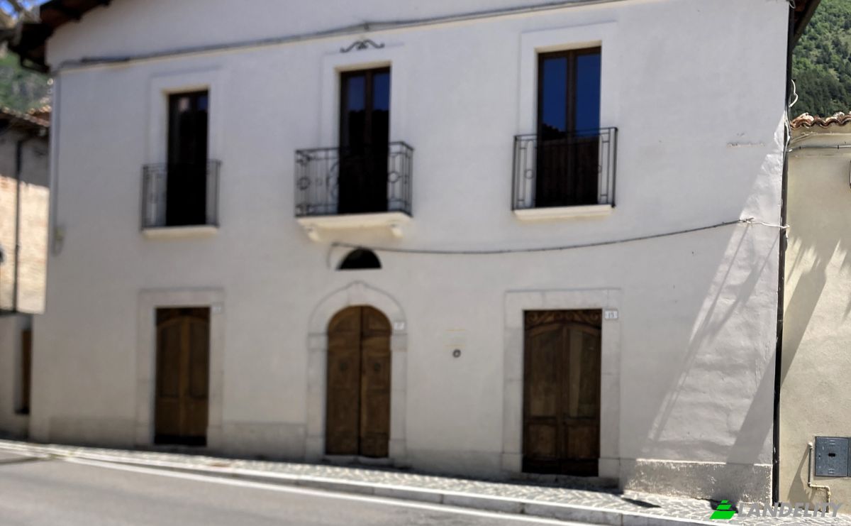 Villa for Sale Piazza Umberto I, 67010 Barete AQ, Barete, Province of LAquila, Abruzzo, Italy. Photo 8