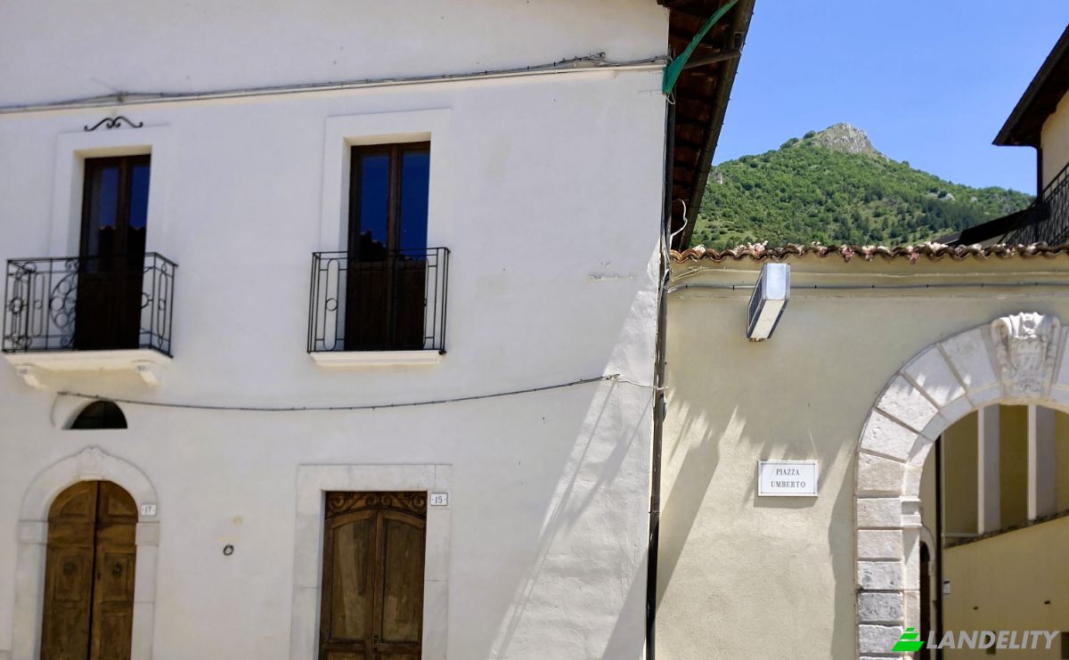 Villa for Sale Piazza Umberto I, 67010 Barete AQ, Barete, Province of LAquila, Abruzzo, Italy. Photo 9