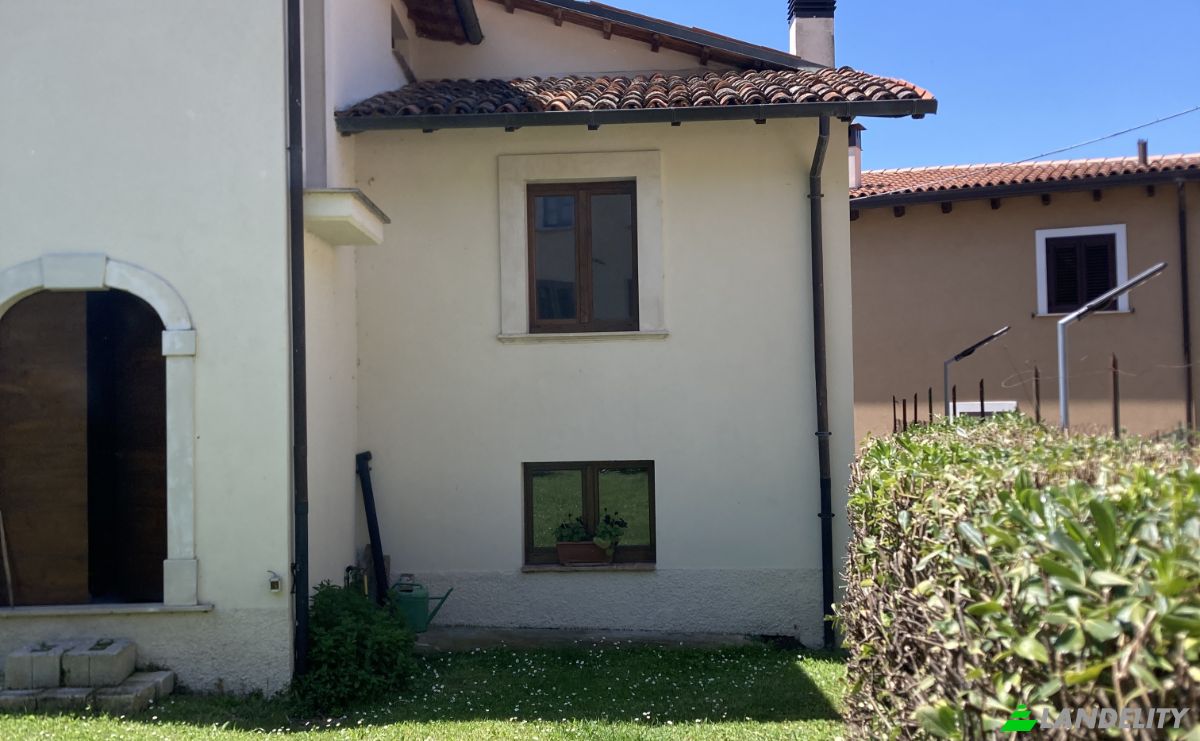 Villa for Sale Piazza Umberto I, 67010 Barete AQ, Barete, Province of LAquila, Abruzzo, Italy. Photo 12