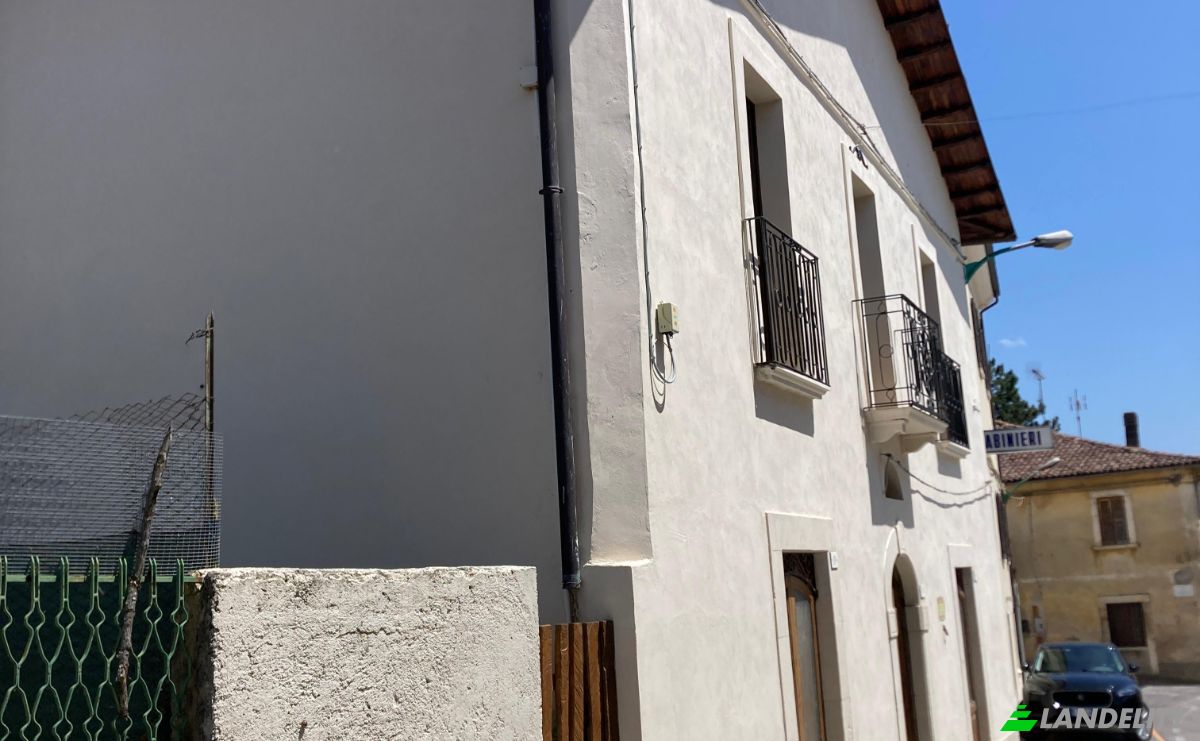 Villa for Sale Piazza Umberto I, 67010 Barete AQ, Barete, Province of LAquila, Abruzzo, Italy. Photo 15