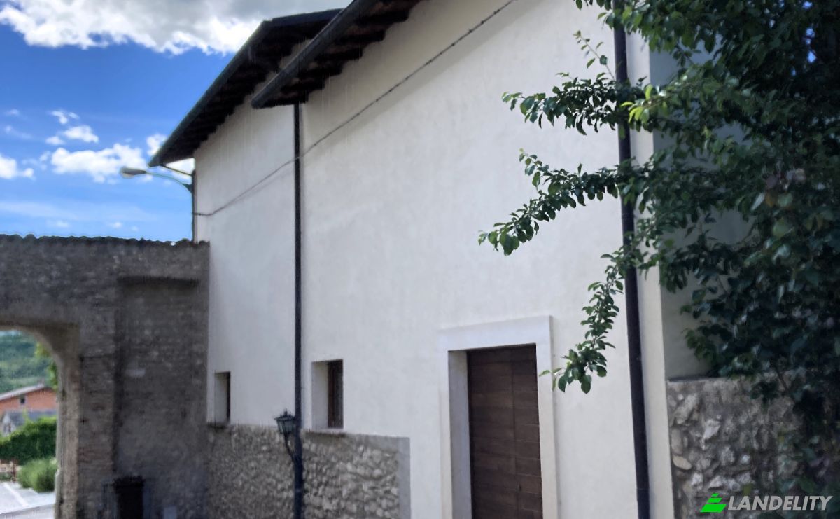 Villa for Sale Piazza Umberto I, 67010 Barete AQ, Barete, Province of LAquila, Abruzzo, Italy. Photo 2