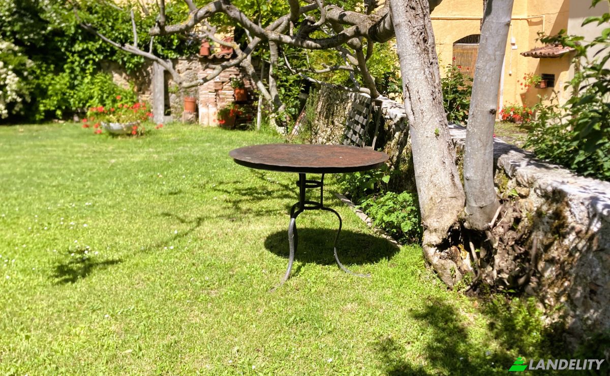 Villa for Sale Piazza Umberto I, 67010 Barete AQ, Barete, Province of LAquila, Abruzzo, Italy. Photo 4