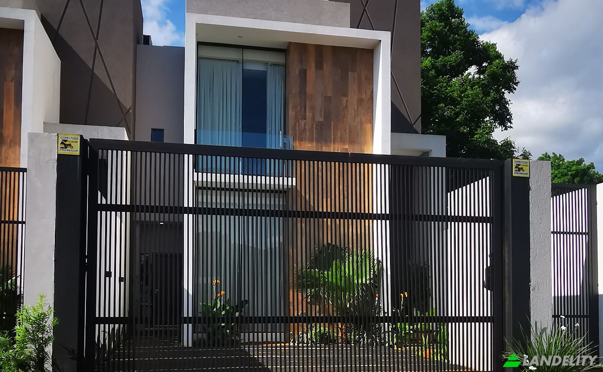 Townhouse for Sale Encarnacion 070107, Encarnacion, Itapua Department, Paraguay. Photo 2