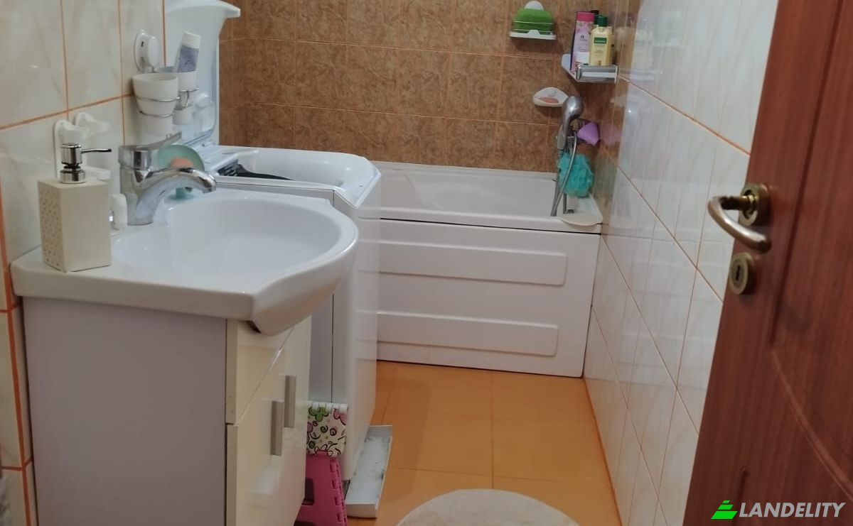 Apartment for Sale Bloc E23, Strada Muresului 6, Brasov 500284, Brasov, Romania. Photo 2