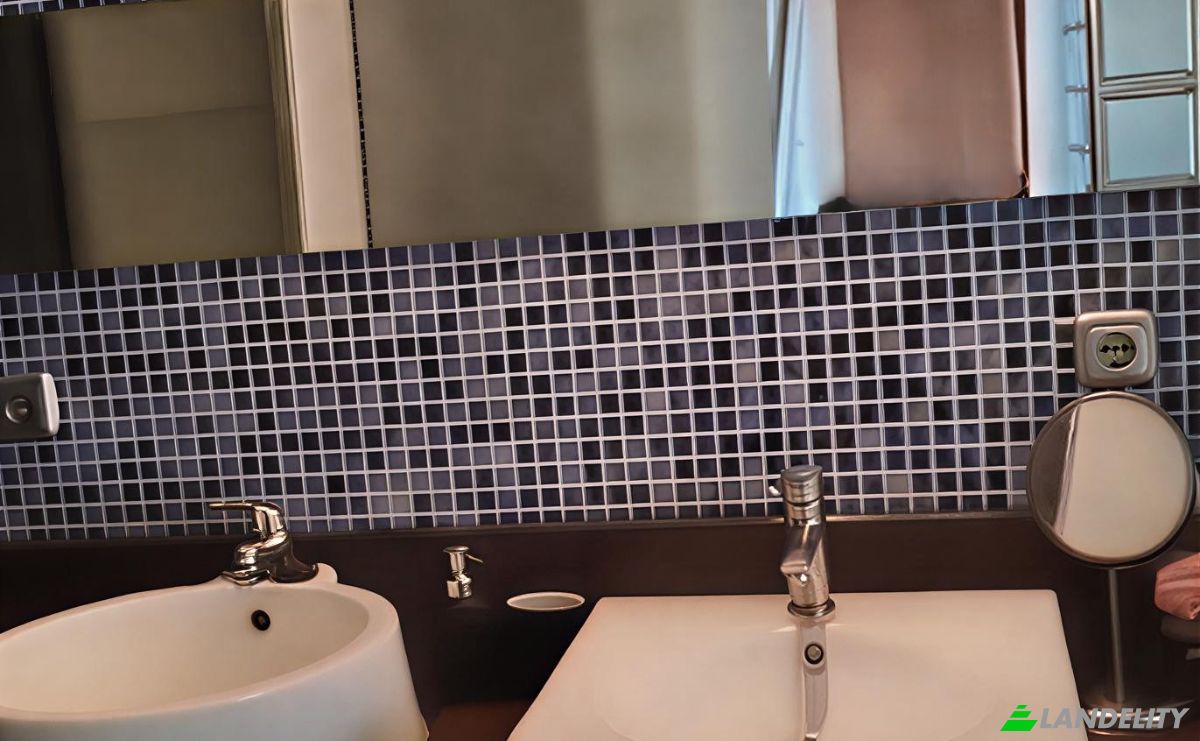 Apartment for Sale Av Dr Oloriz, Local, Beiro, Granada, Andalusia, Spain. Photo 16