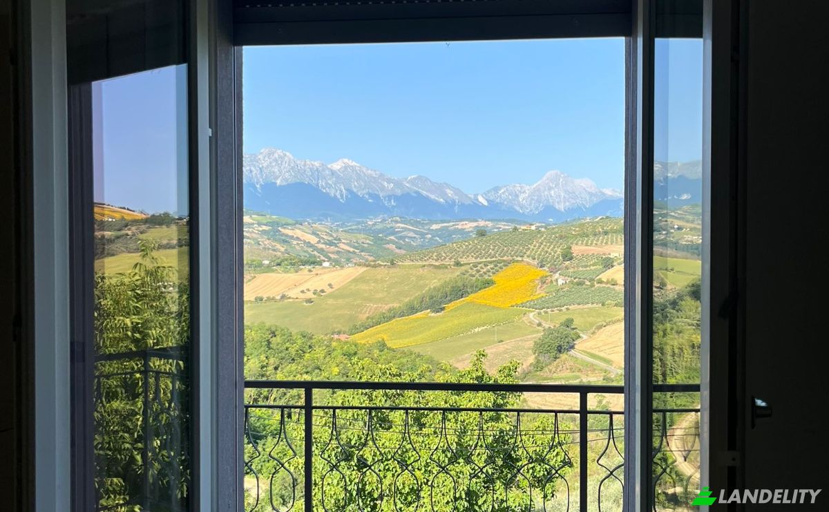 Apartment for Sale Contrada Campanile, 64035 Castilenti TE, Castilenti, Province of Teramo, Abruzzo, Italy. Photo 2