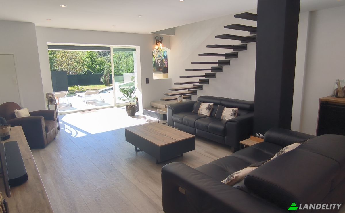 Villa for Sale 581 Chem du Puits du Plan, 06370 Mouans-Sartoux, Mouans-Sartoux, Alpes-Maritimes, Provence-Alpes-Cote dAzur, France. Photo 19