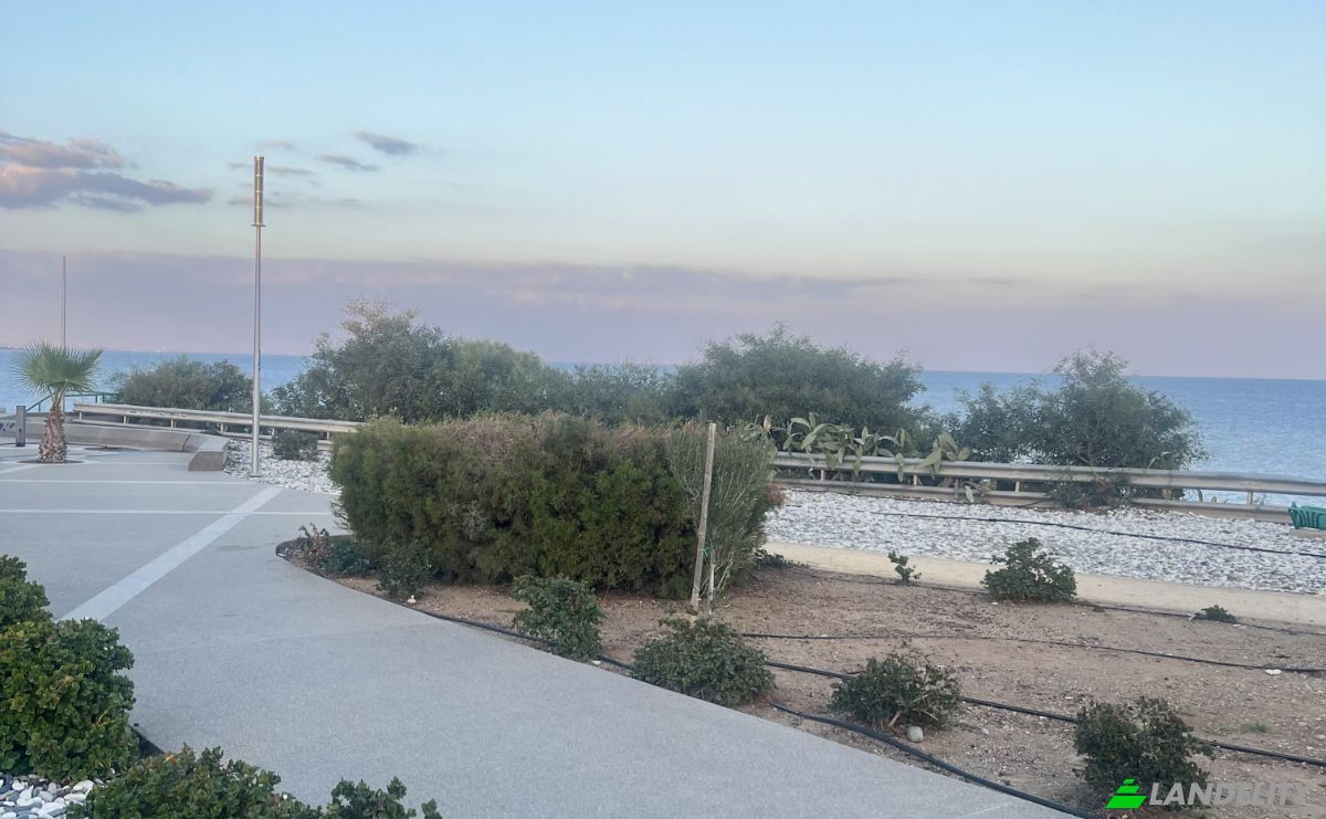 Single Family Home for Sale Perivolia 7560, Perivolia, Dimos Dromolaxias-Meneou, Larnaca, Cyprus. Photo 13