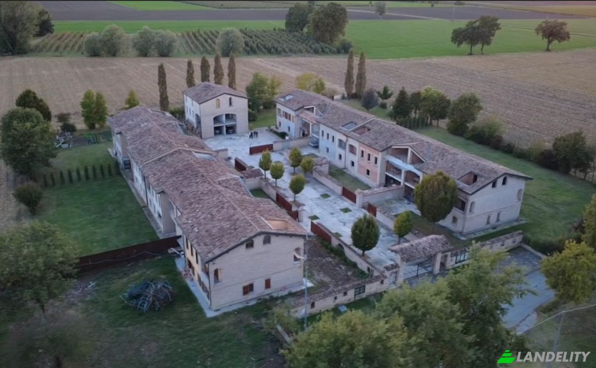 Villa for Sale Via Tassarola, 42048 Rubiera RE, Rubiera, Province of Reggio Emilia, Emilia-Romagna, Italy. Photo 2