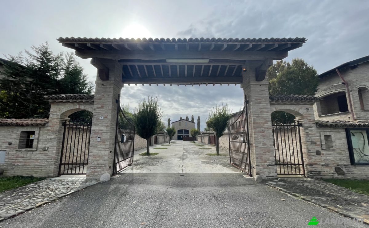 Villa for Sale Via Tassarola, 42048 Rubiera RE, Rubiera, Province of Reggio Emilia, Emilia-Romagna, Italy. Photo 4