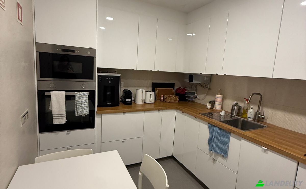 Office Space for Sale R Julio Cesar Machado 9, 1250-096 Lisboa, Lisbon, Portugal. Photo 7