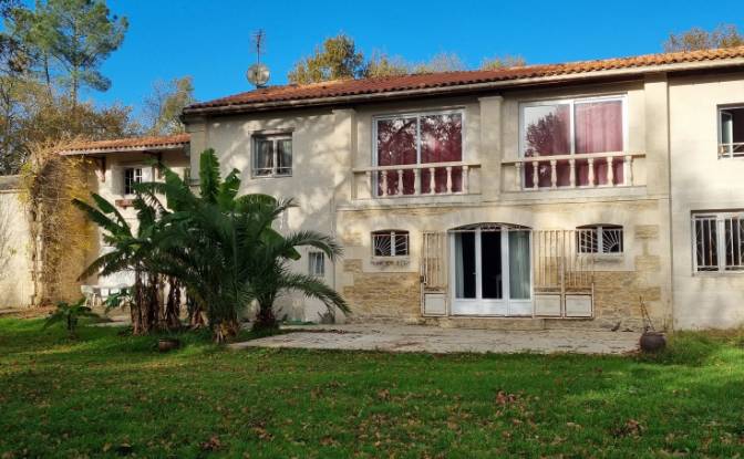 Villa for Sale - Val-de-Livenne, France