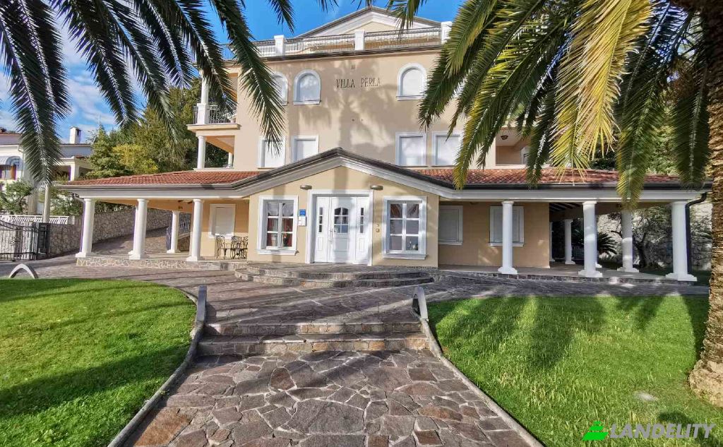 Casa de una sola familia en venta Mornarska ul, 51414, Icici, Grad Opatija, Primorje-Gorski Kotar County, Croatia. Foto 1