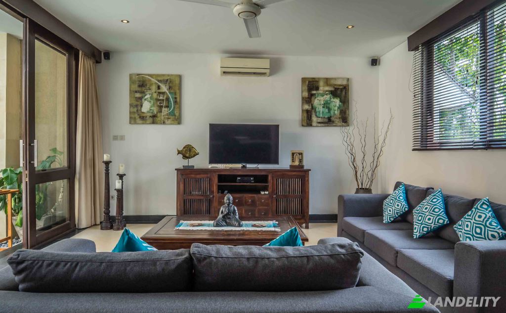 Maison unifamiliale a louer Jl Raya Kerobokan, Kerobokan Kelod, Badung Regency, Bali, Indonesia, Kec Kuta Utara, Kabupaten Badung, Bali 80361. Photo 4