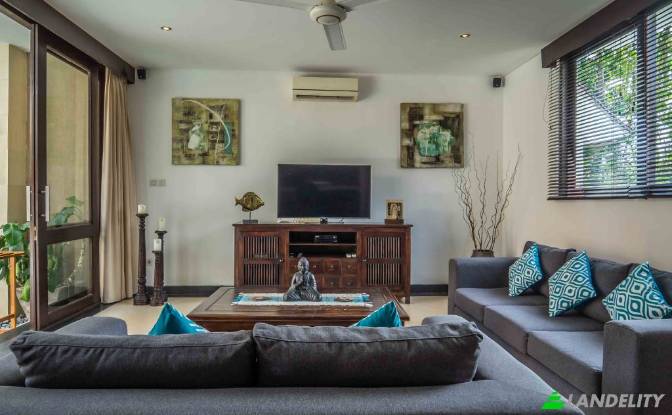 Maison unifamiliale a louer Jl Raya Kerobokan. Photo#4