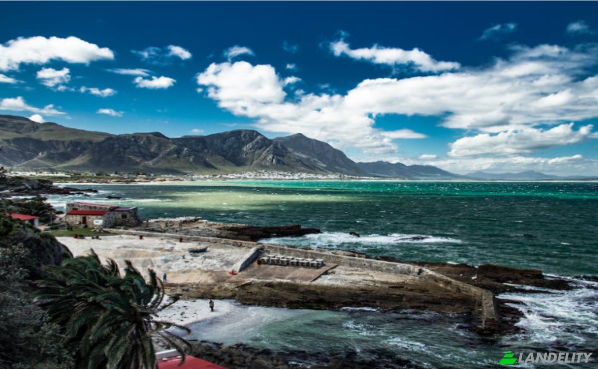 Single Family Home for Sale Hermanus, Overberg District Municipality, Western Cape, South Africa. Photo 3