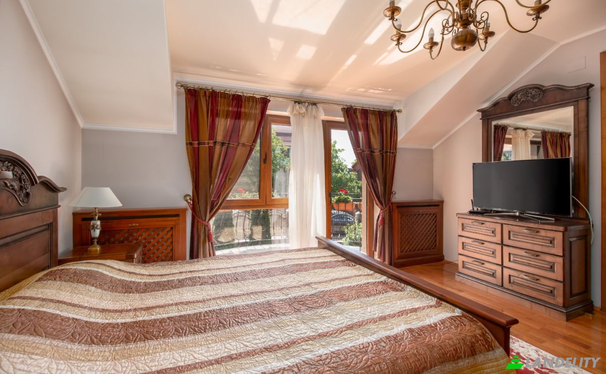 Single Family Home for Sale Strada Gheorghe Doja, Oradea, Paleu, Bihor County, Romania. Photo 3