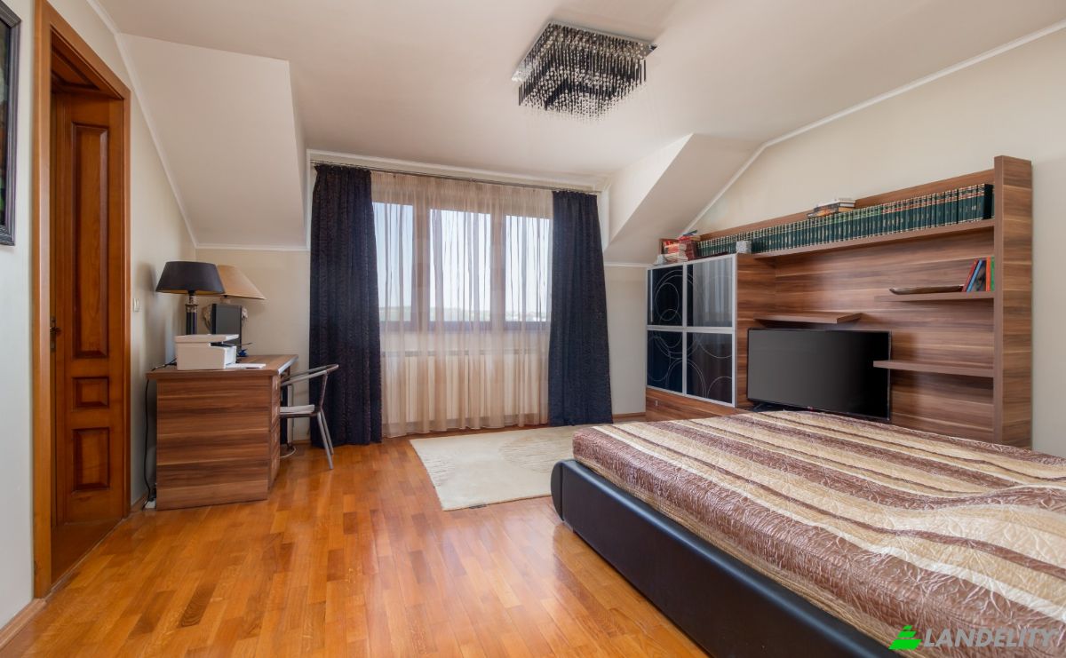 Single Family Home for Sale Strada Gheorghe Doja, Oradea, Paleu, Bihor County, Romania. Photo 9