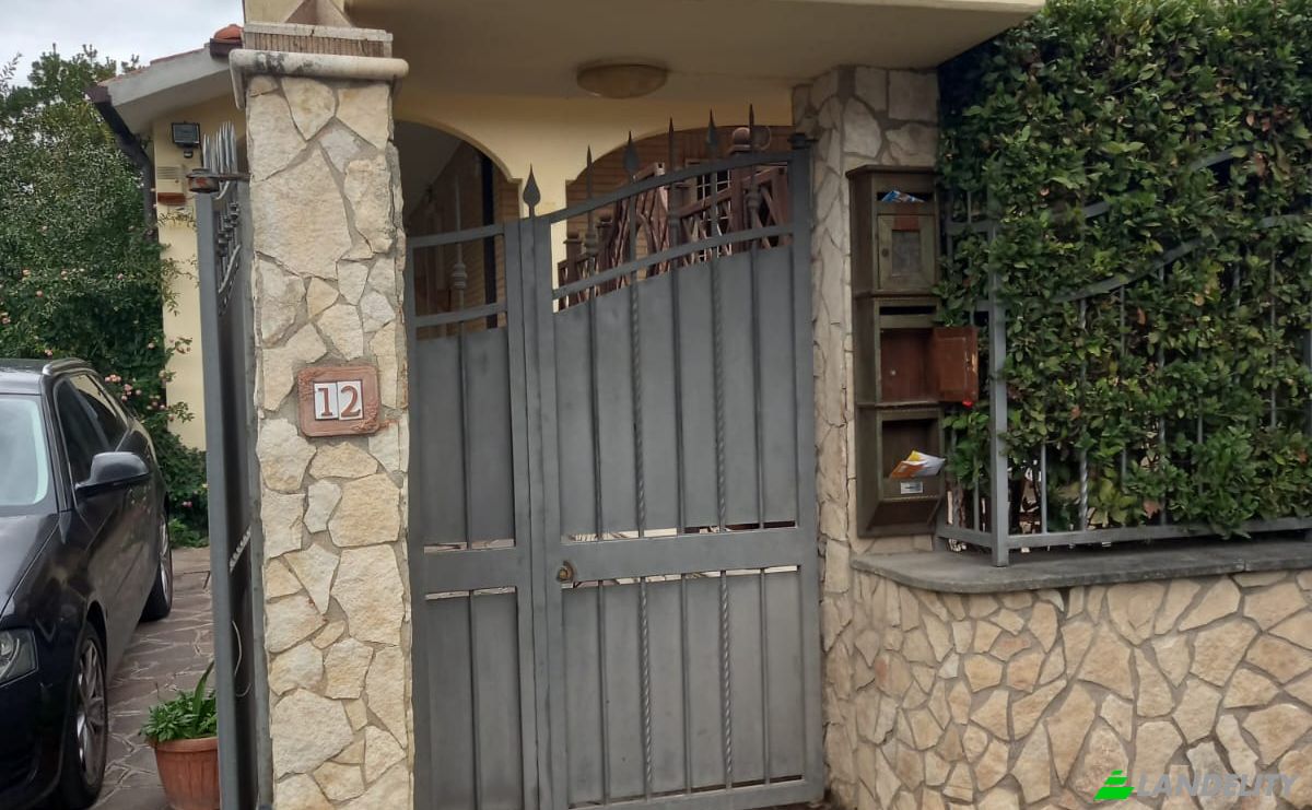 Single Family Home for Sale Via delle Gardenie, 00012 Guidonia Montecelio RM, Guidonia, Metropolitan City of Rome Capital, Lazio, Italy. Photo 4