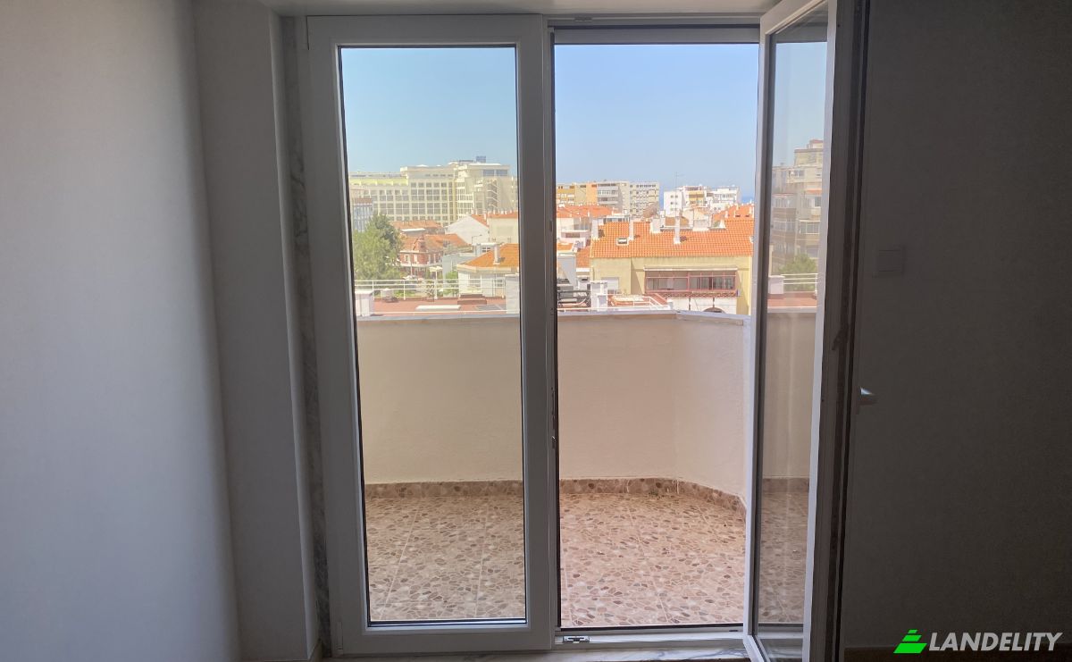 Apartment for Sale Av Dr Aresta Branco, Costa da Caparica, Almada, Setubal, Portugal. Photo 13