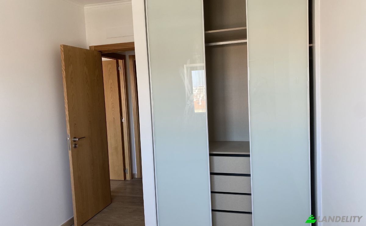 Apartment for Sale Av Dr Aresta Branco, Costa da Caparica, Almada, Setubal, Portugal. Photo 6