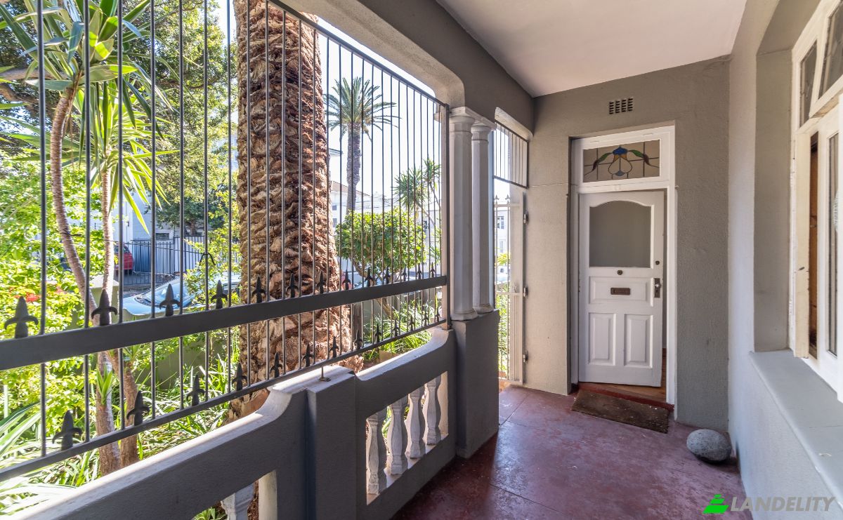 Apartment for Sale Buitenkant St, Vredehoek, Cape Town, City of Cape Town Metropolitan Municipality, Western Cape, South Africa. Photo 2