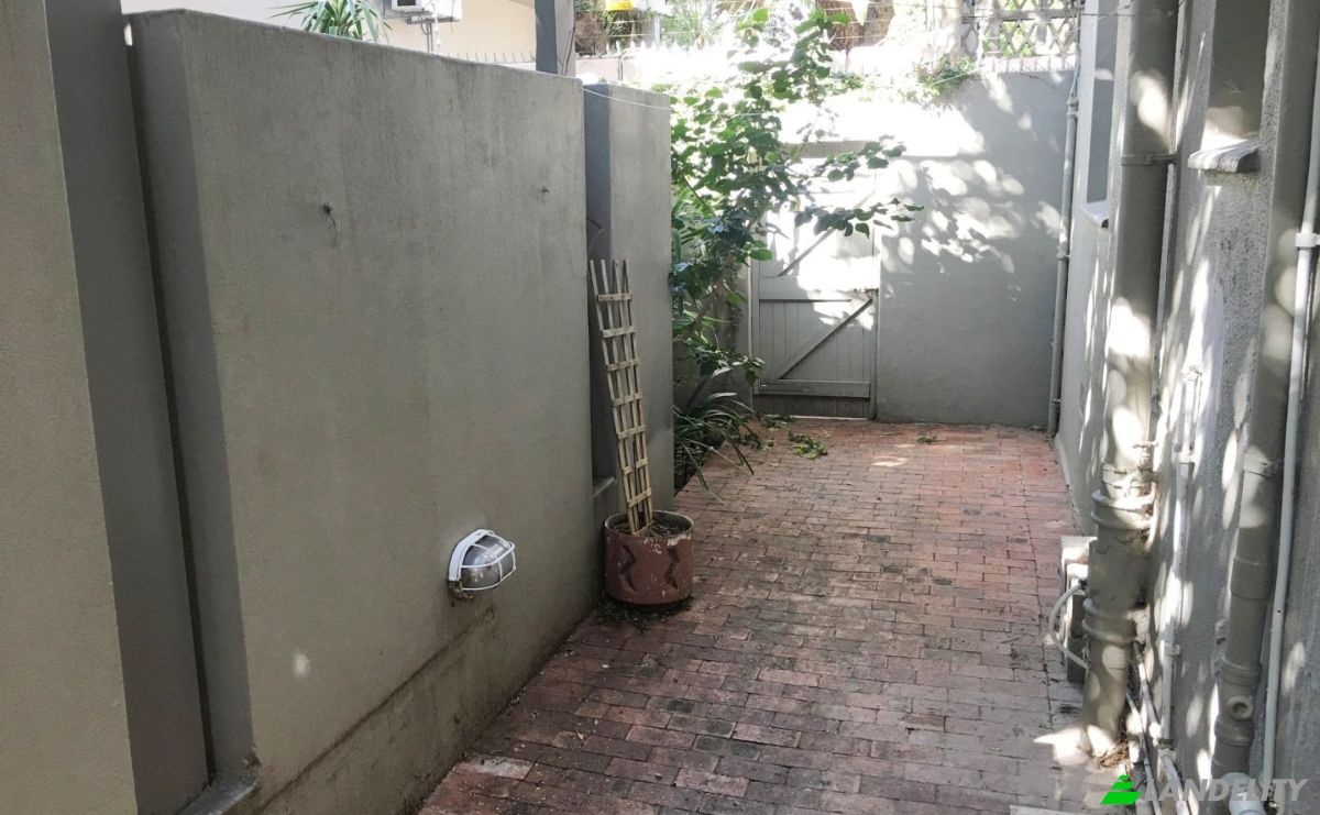 Apartment for Sale Buitenkant St, Vredehoek, Cape Town, City of Cape Town Metropolitan Municipality, Western Cape, South Africa. Photo 7
