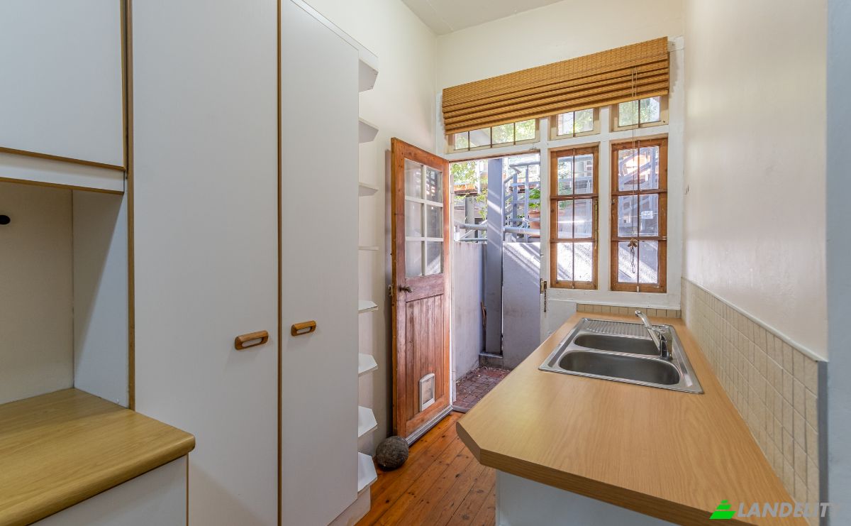 Apartment for Sale Buitenkant St, Vredehoek, Cape Town, City of Cape Town Metropolitan Municipality, Western Cape, South Africa. Photo 6