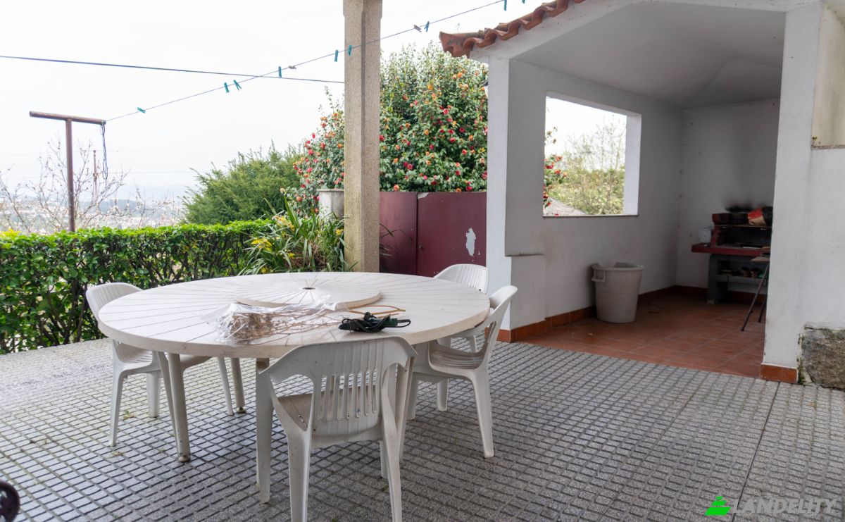 Townhouse for Sale Av Padre Antonio Ferrera 79, 4770 Mogege, Ronfe, Vila Nova de Famalicao, Braga, Portugal. Photo 18