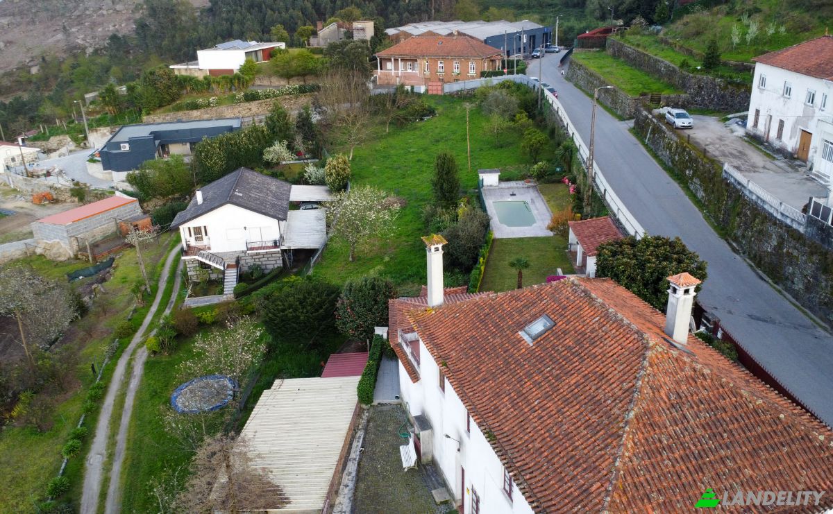 Townhouse for Sale Av Padre Antonio Ferrera 79, 4770 Mogege, Ronfe, Vila Nova de Famalicao, Braga, Portugal. Photo 2