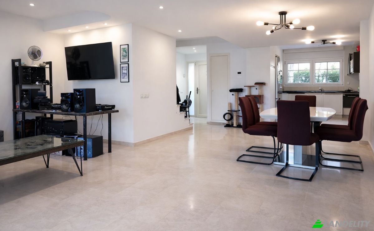 Townhouse for Sale Carrer de Tamarit, Gava, Barcelona, Catalonia, Spain. Photo 2