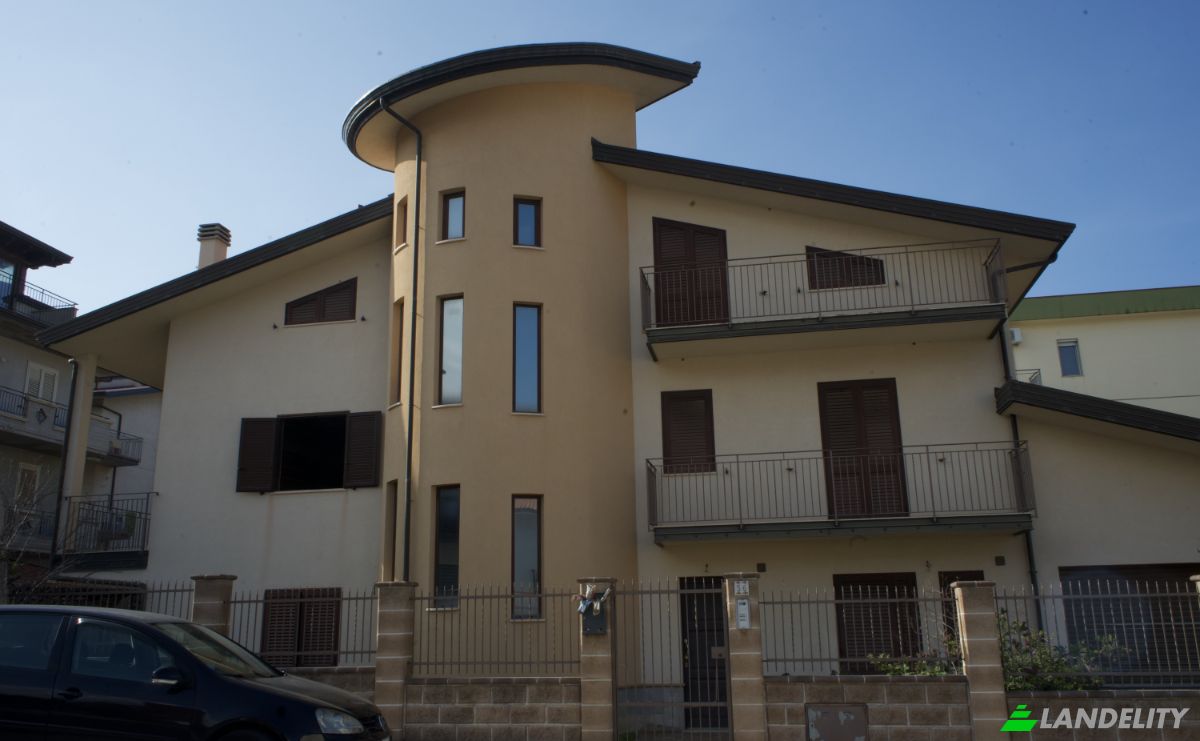 Triplex à vendre Via XXIV Maggio, 98070 Rocca di Capri Leone ME, Rocca di Capri Leone, Metropolitan City of Messina, Sicily, Italy. Photo 1