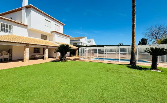 Villa for Sale Av Ernesto Paulino, Oliva, Valencia. Photo#2 Villa for Sale Av Ernesto Paulino, Oliva, Valencia. Photo#2