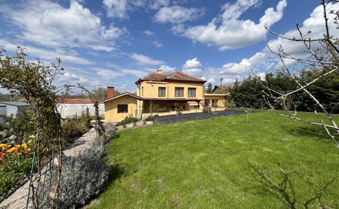 Villa for Sale - Malomir, Bulgaria