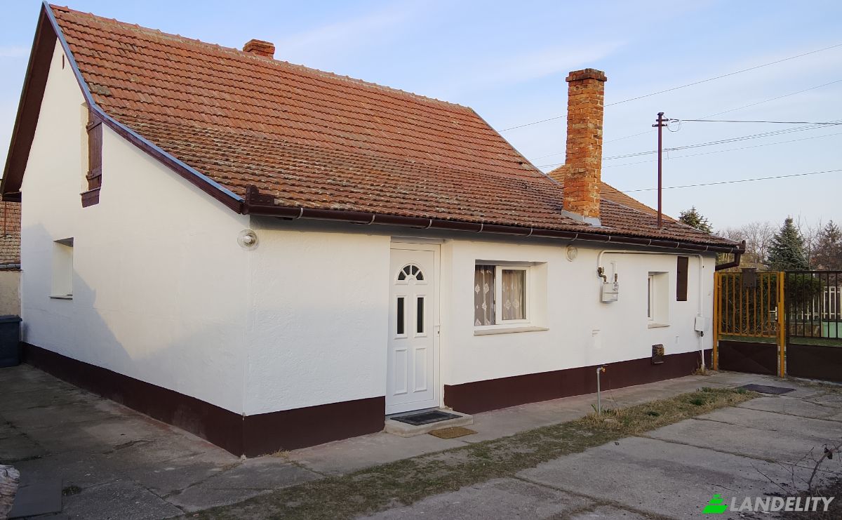 Single Family Home for Sale Jaszszentlaszlo, Kiskunmajsa District, Bacs-Kiskun, Hungary, Honved u 15, 6133 Hungary. Photo 2