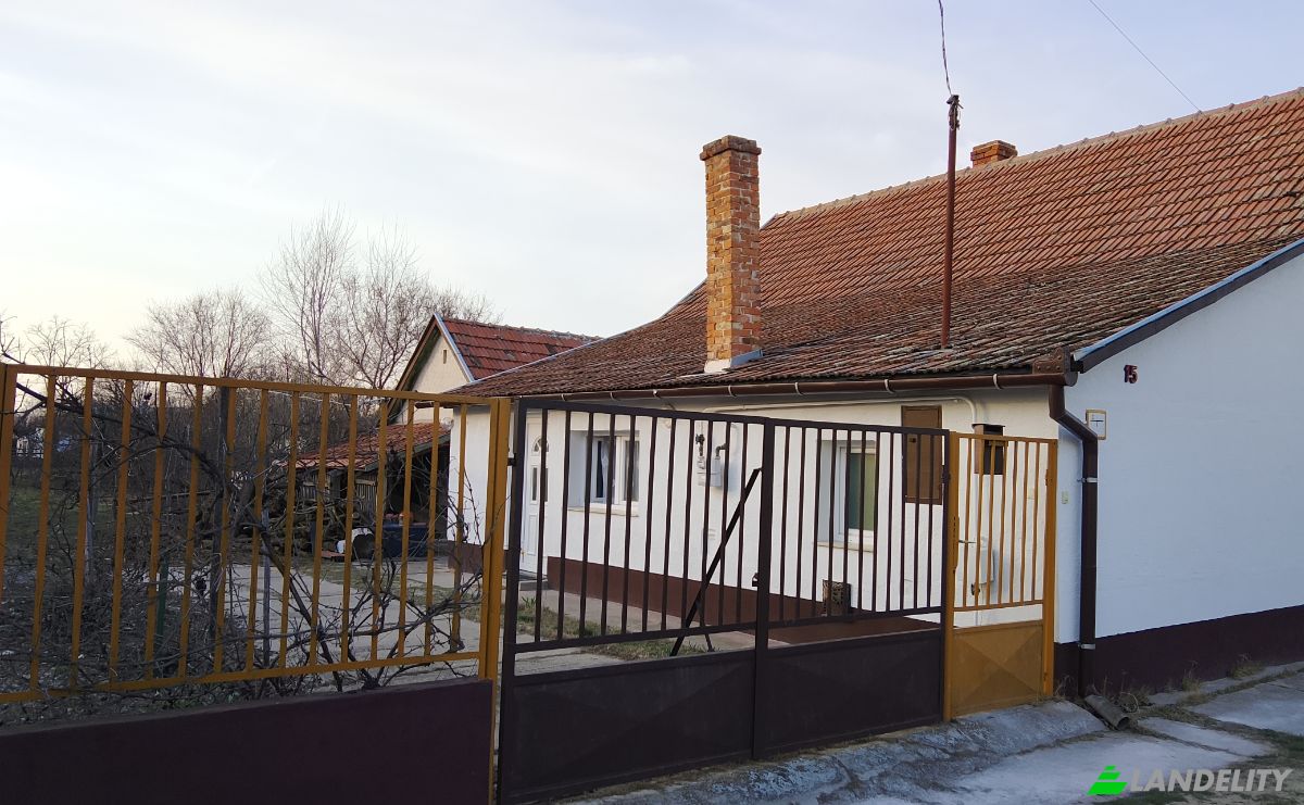 Single Family Home for Sale Jaszszentlaszlo, Kiskunmajsa District, Bacs-Kiskun, Hungary, Honved u 15, 6133 Hungary. Photo 3