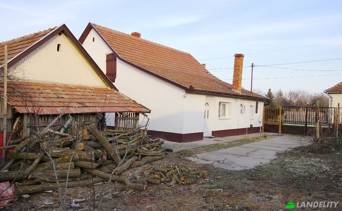 Single Family Home for Sale Jaszszentlaszlo, Kiskunmajsa District, Bacs-Kiskun, Hungary, Honved u 15, 6133 Hungary. Photo 4