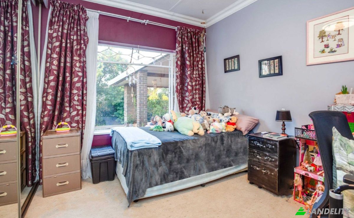 Single Family Home for Sale Swallow St, Horison, Roodepoort, City of Johannesburg Metropolitan Municipality, Gauteng, South Africa. Photo 10