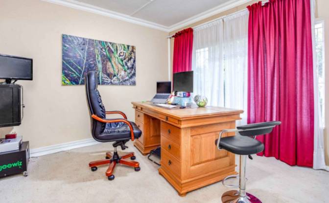 Single Family Home for Sale Swallow St, Horison. Photo#9