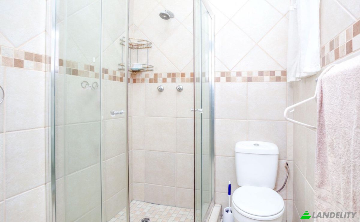 Single Family Home for Sale Swallow St, Horison, Roodepoort, City of Johannesburg Metropolitan Municipality, Gauteng, South Africa. Photo 13