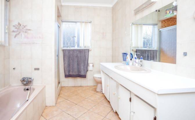 Single Family Home for Sale Swallow St, Horison. Photo#11