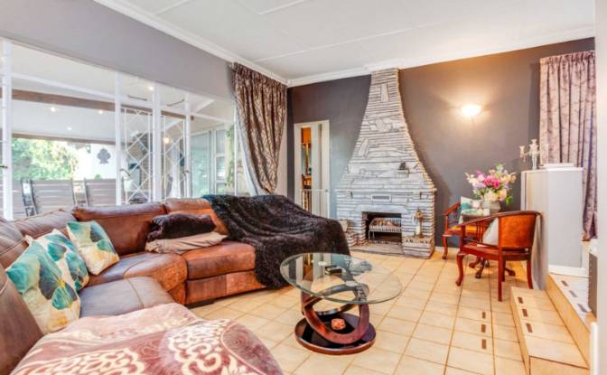 Single Family Home for Sale Swallow St, Horison. Photo#5