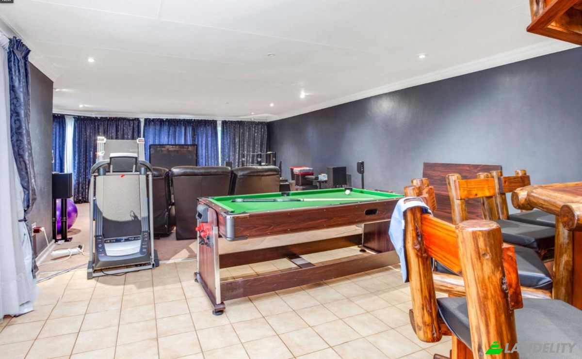 Single Family Home for Sale Swallow St, Horison, Roodepoort, City of Johannesburg Metropolitan Municipality, Gauteng, South Africa. Photo 7