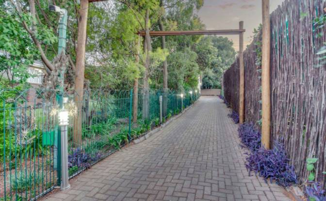 Single Family Home for Sale Swallow St, Horison. Photo#2