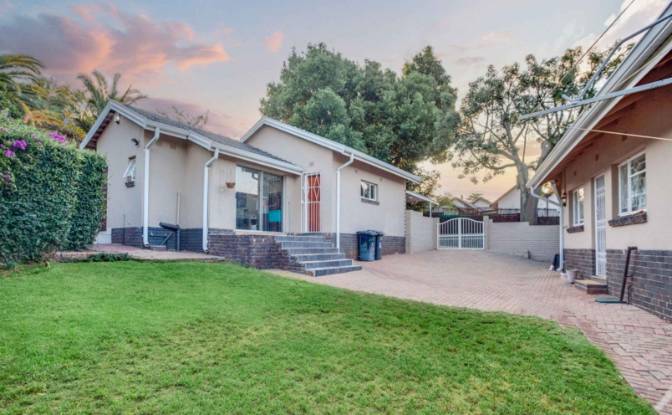 Single Family Home for Sale Swallow St, Horison. Photo#3