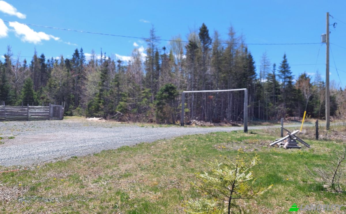 Manufactured/Mobil Home for Sale Bray Lake Rd, Sydney, NS B1M 1A9, Mira Road, Cape Breton Regional Municipality, Nova Scotia, Canada. Photo 5