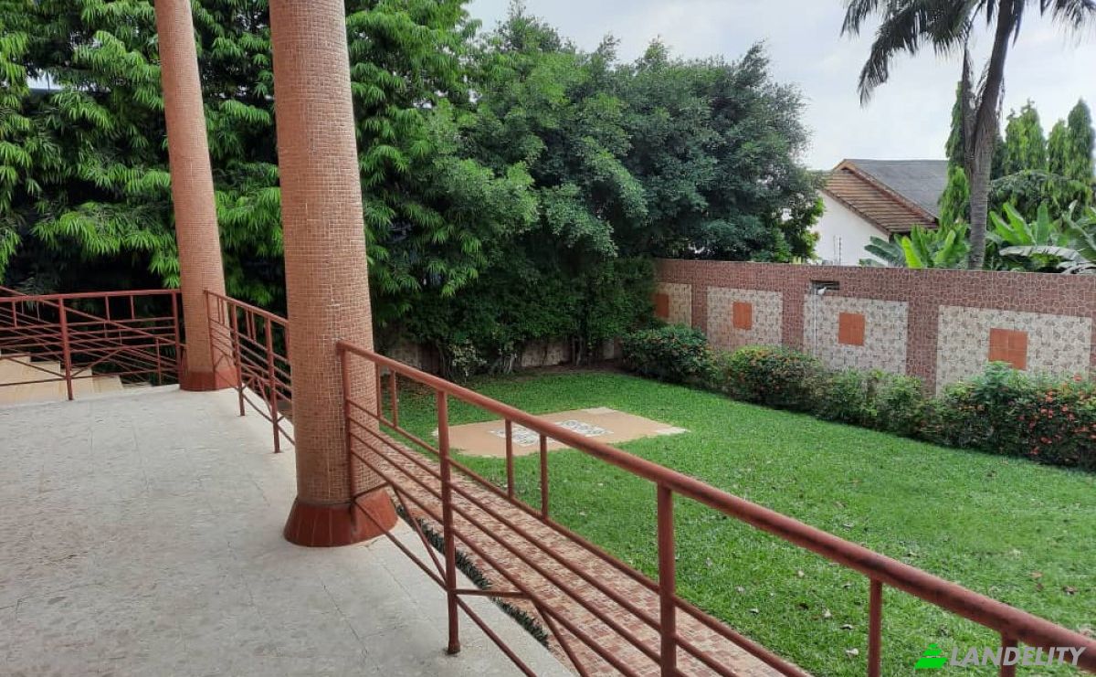 Dupleks na sprzedaż 555 Rue Dr Alain Nicaise Kouamelan, Abidjan, Abidjan Autonomous District, Cote dIvoire. Zdjęcie 1