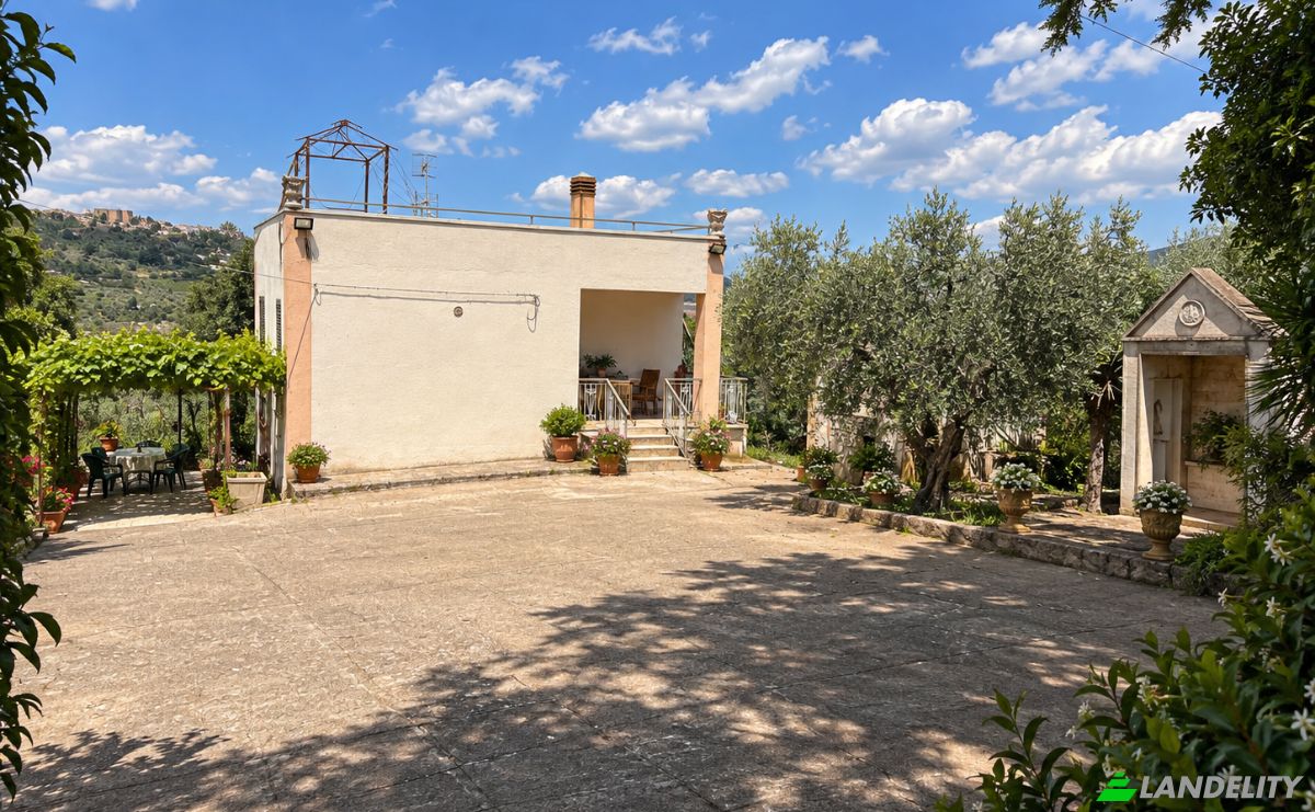 Villa for Sale Contrada Conche, 75010 Miglionico MT, Miglionico, Province of Matera, Basilicata, Italy. Photo 2