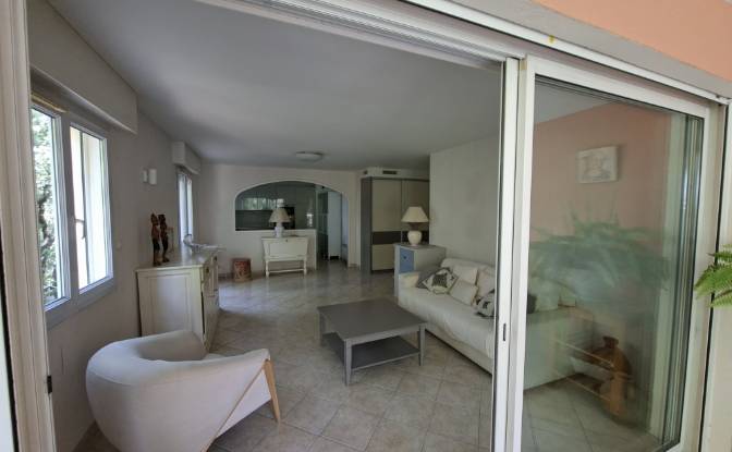 Apartment for Sale 200 Av Raimu, 83220 Le Pradet. Photo#5 Apartment for Sale 200 Av Raimu, 83220 Le Pradet. Photo#5